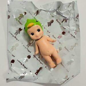 Parakeet 2011 sonny angel.